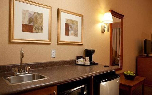 Days Inn And Suites Edmonton Airport