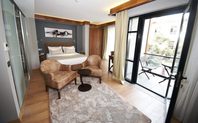 The Elegant Hotel