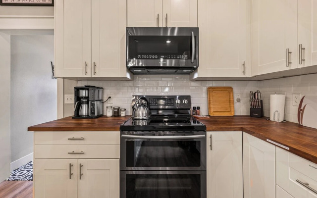 Cozy Chic Home In Downtown Loveland!