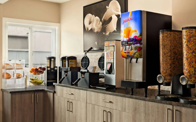Travelodge by Wyndham Calgary South