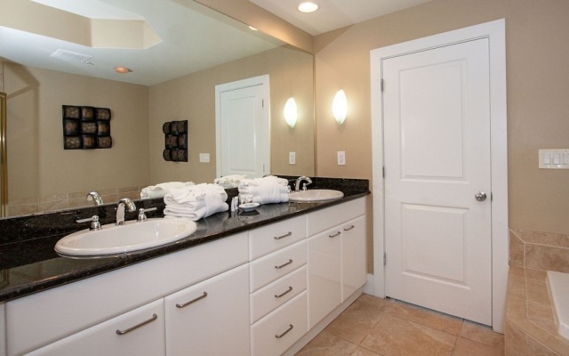 Crc1016 2 Bedroom Condo