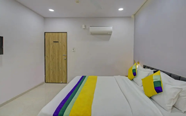 Itsy Hotels Natasha, Vesu, Surat