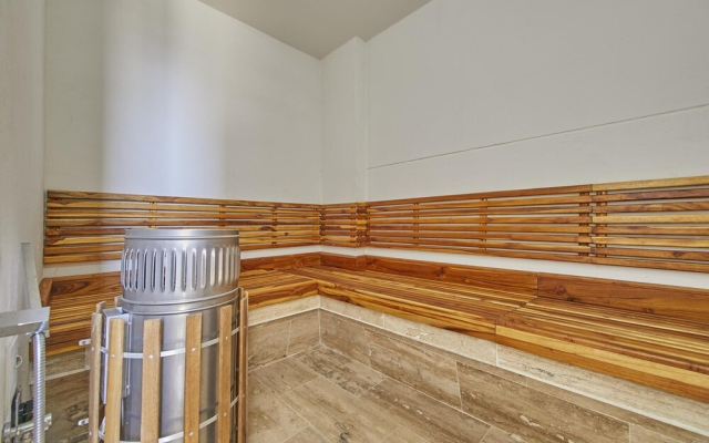 Artsy Oceanview Condo W Incredible Rooftop Pool