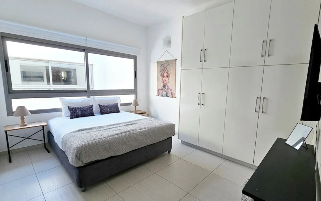 Phaedrus Living Ledras Residences 203