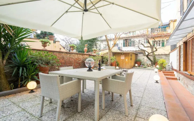 Ponte Rosso Modern by Mmega