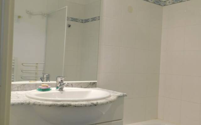 T2, Le Clos de la Reine, climatisation et parking privé