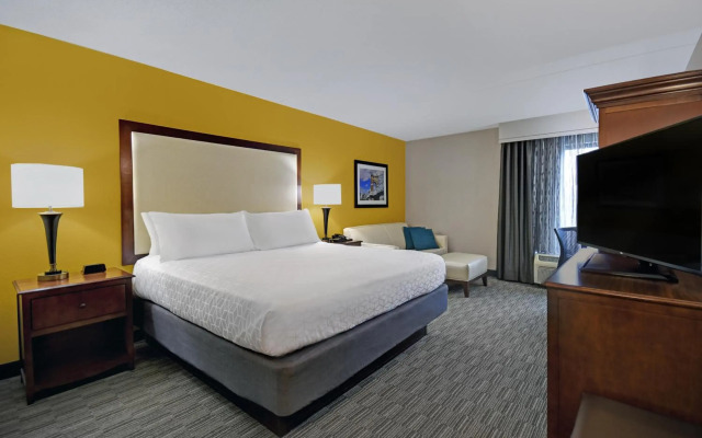 Holiday Inn Express & Suites Cincinnati Riverfront by IHG