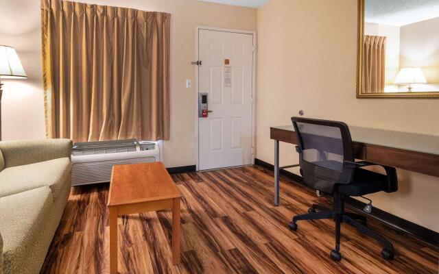 Econo Lodge Hillsboro I-35