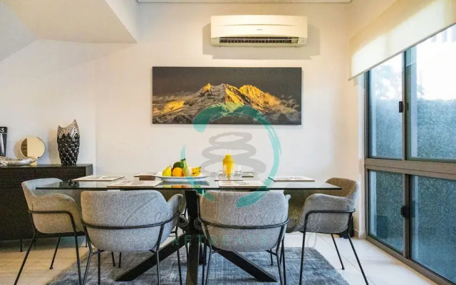 Luxurious Cozy Retreat Pool Office Parking