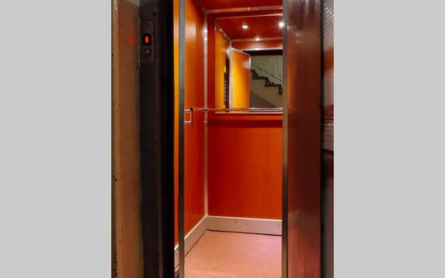 Elegant Vibes Apartment next to Obor market