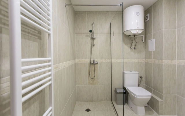 Bright 1bdr Apartment Near Center - Free Parking