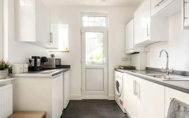 Beautiful 1-bed Apartment With Garden in London