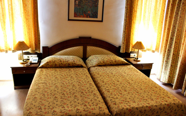Side Bay Hotel