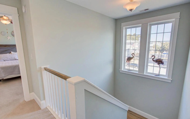 BB31 - Beach Please Community pool