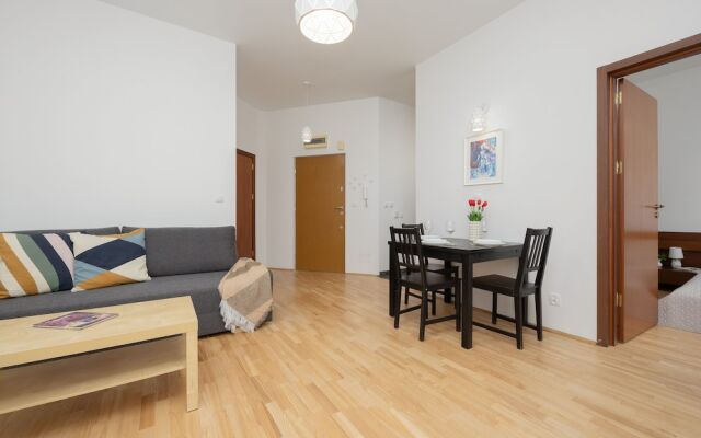 Cozy Apartment With Balcony by Renters