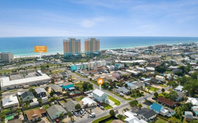 Blissful Getaway 4 BDR Whole Home Heated Pool!