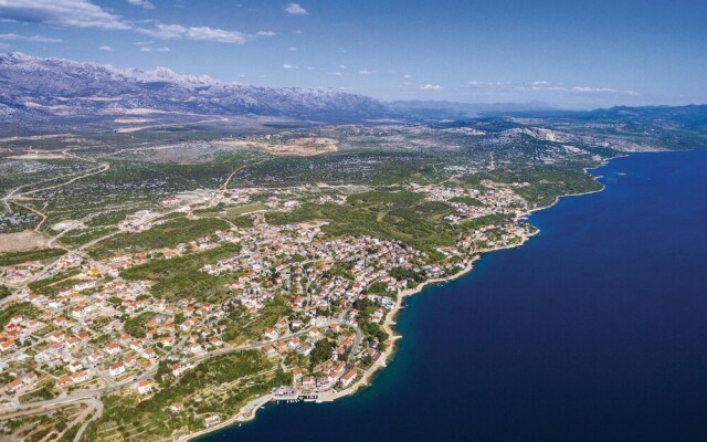 Beautiful Apartment in Maslenica With 1 Bedrooms and Wifi