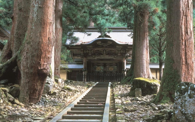 Yuraku Hotel