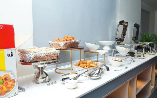 Hotel Kyzen HiTech City- Your Zenly Stay