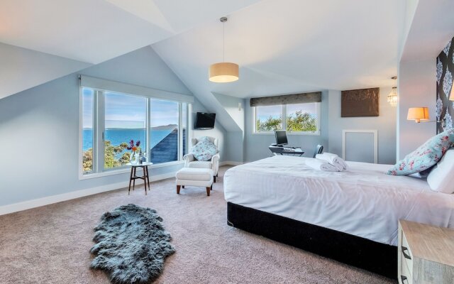 Elegant Sea-View Villa on the Northshore