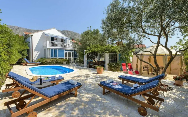 Villa Piano - Four Bedroom Villa With Terrace and Swimming Pool