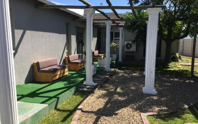 Pelican Accommodation Ottery