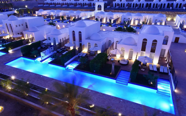Fort Arabesque Beach Resort