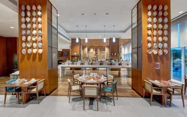 Crowne Plaza Muscat OCEC by IHG