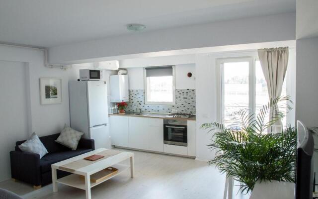 Airport Residence - Across from Otopeni Airport