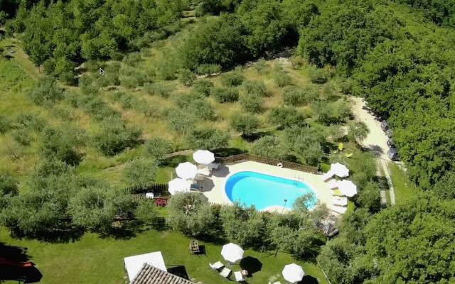 Spacious Farmhouse in Valfabbrica With Pool