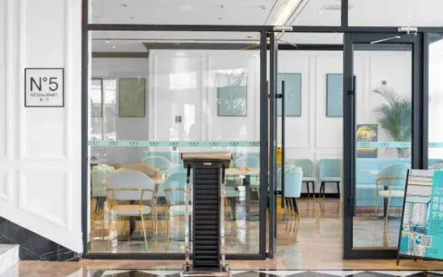 Xana Hotelle (Wuhai People's Square High Speed Railway Station)