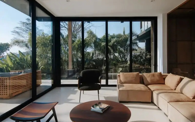 w Spectacular 4BR Villa in Costa Rica