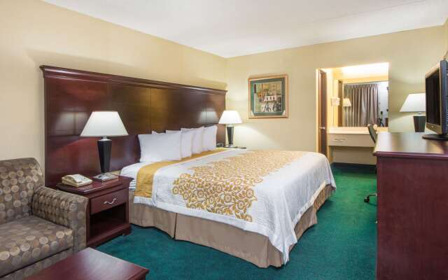Days Inn by Wyndham Paducah I-24 Exit 4