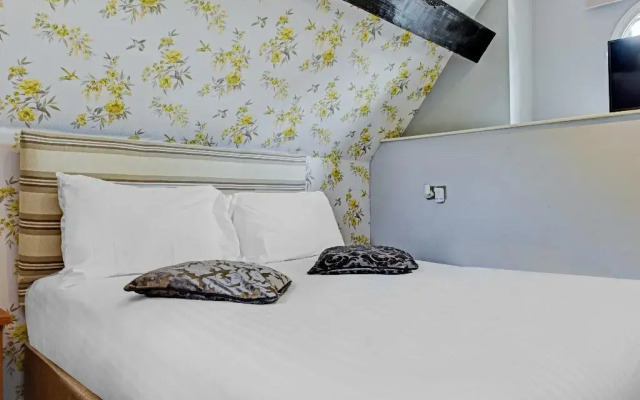 OYO Dovecote Hotel