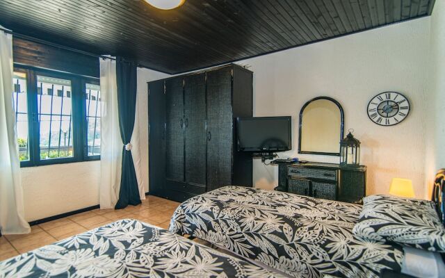 Authentic holiday house with private pool and sea view