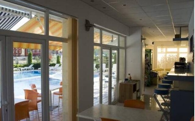 Sunny House Apart Hotel