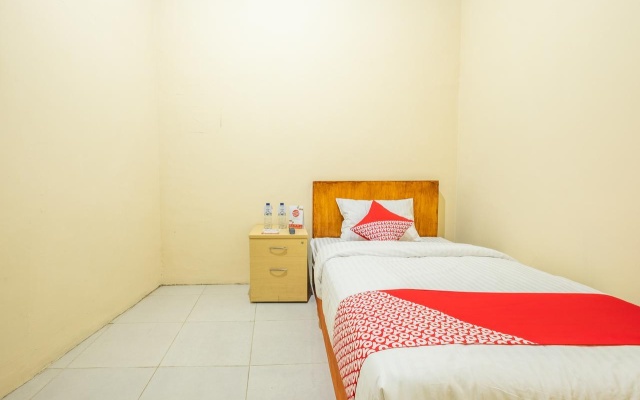 OYO 1120 Hotel Grand Liquid – Guest Rooms – Karawang
