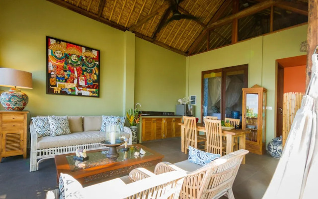 Aquamarine Beach Villas