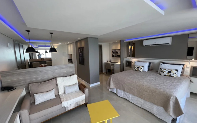 SEAFLATS Iate Plaza Hotel