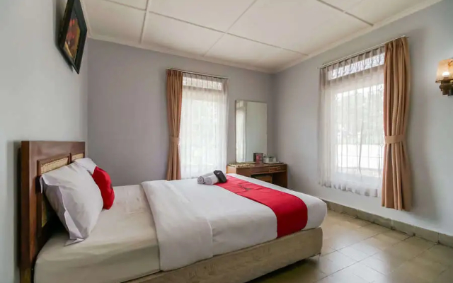 RedDoorz near Ngarai Sianok Bukittinggi