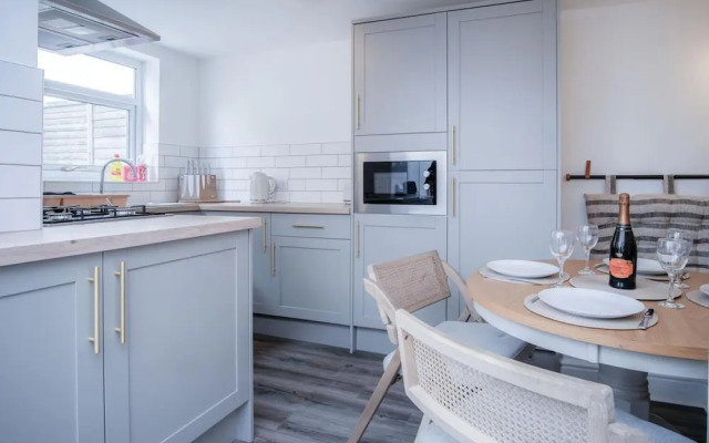 Castle Square - 2 Bedroom Holiday Home - Mumbles