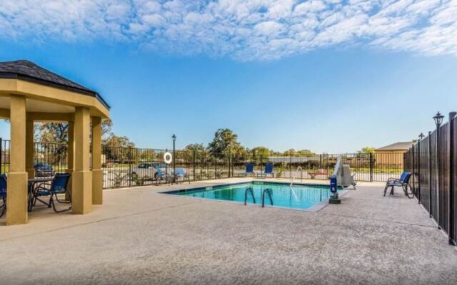 Comfort Suites