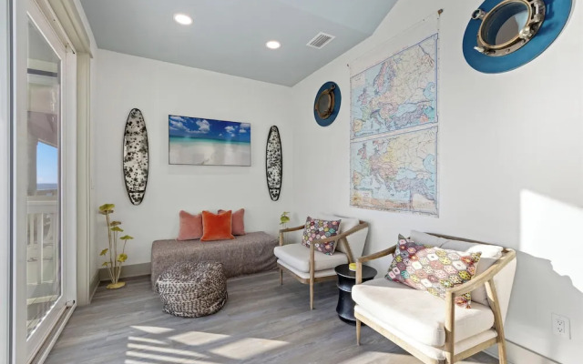 Pineapple Paradise! 6BR 7BA Beachfront House! Private Pool! Grill! Sleeps 16!