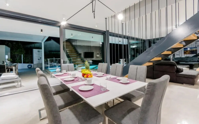 Luxury Villa Soleil with Swimming Pool