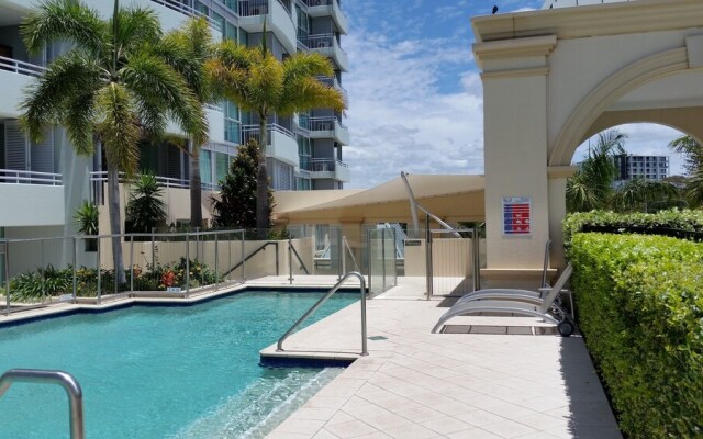 Grand Hotel Apartments Gold Coast by owner