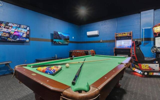 451-Luxury Villa wMovie Theater and Arcade