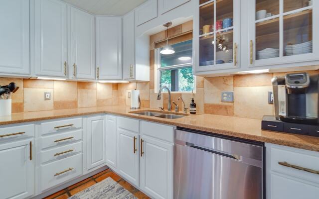 Lovely Lubbock Home w/ Furnished Deck & Grill