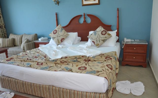 Titanic Palace - Families and Couples only