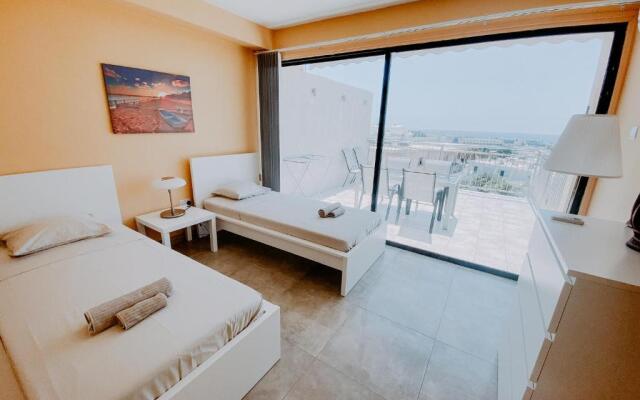 Peach Seaview 3 Bedroom Apartment