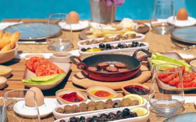 Triangulo Hotel Alacati (Adults Only +12)